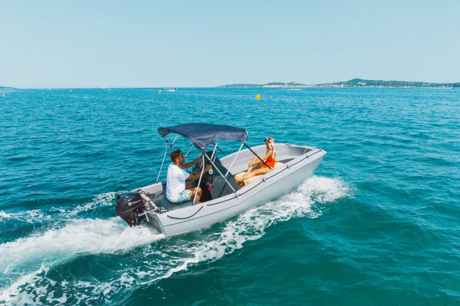 Bateau sans permis Grimaud